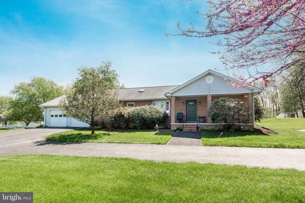 4548 RINELY ROAD, STEWARTSTOWN, PA 17363