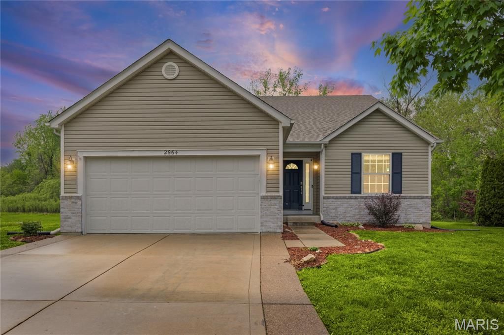 2664 Shorewood Drive, Florissant, MO 63031 Main Photo