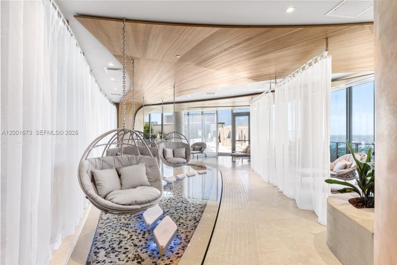 1000 Brickell Plz, Unit 3904, Miami, FL 33131 Photo