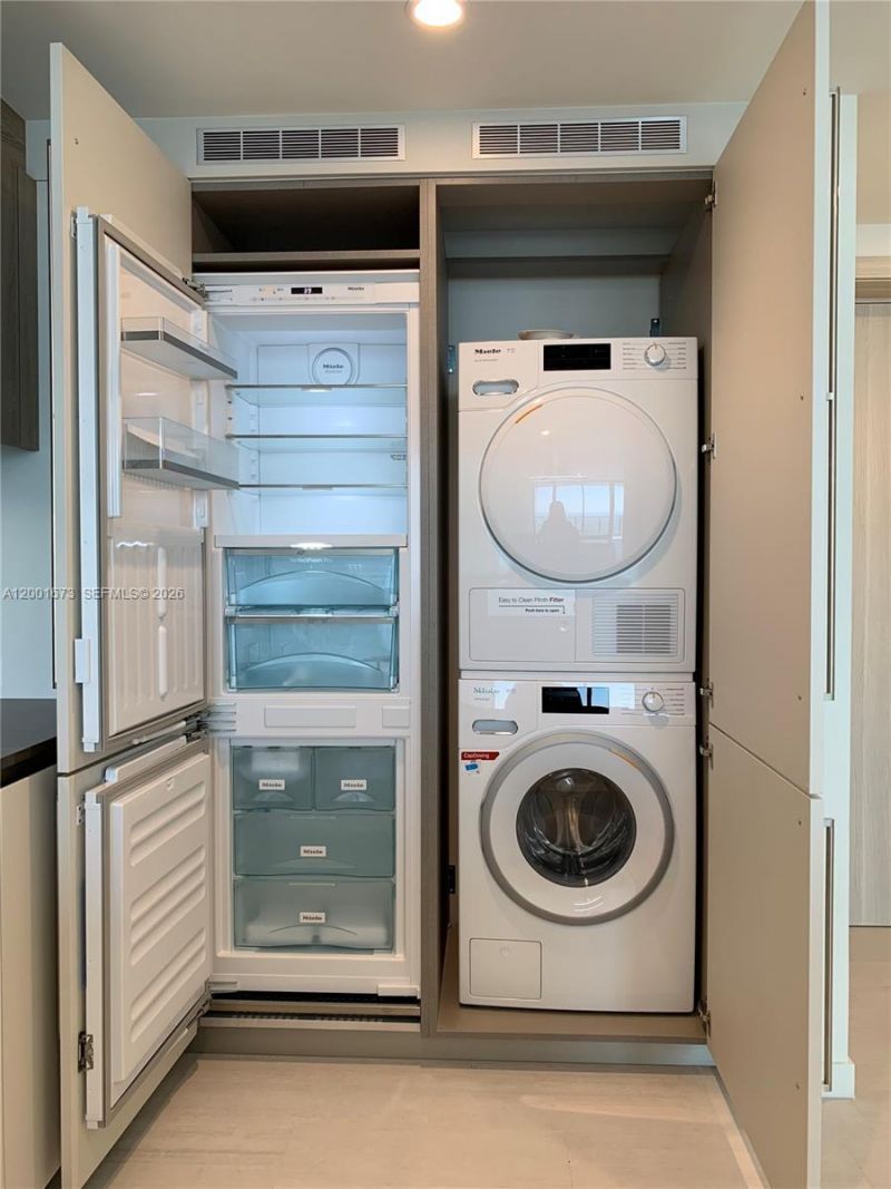 1000 Brickell Plz, Unit 3904, Miami, FL 33131 Photo