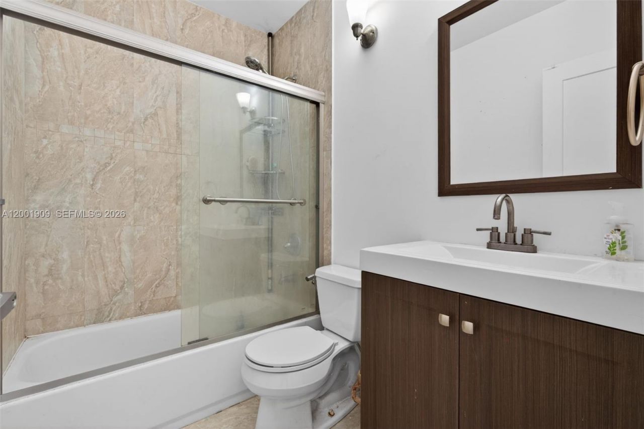 2940 SW 25th Ter, Miami, FL 33133 Photo