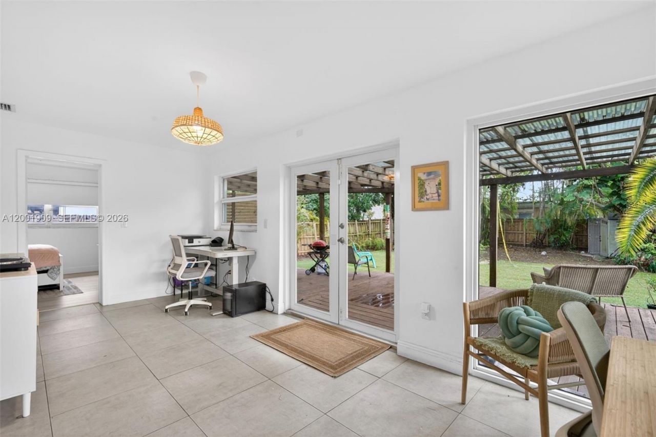 2940 SW 25th Ter, Miami, FL 33133 Photo
