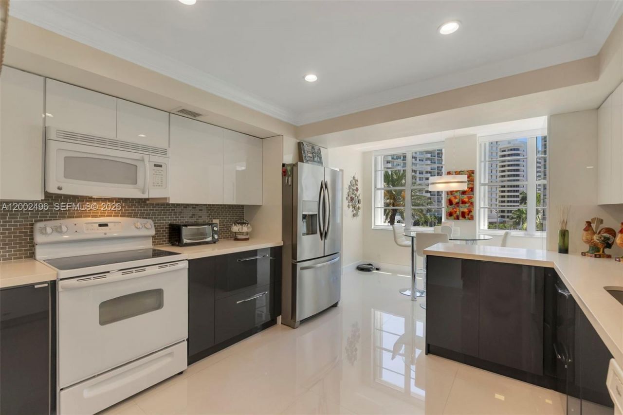 5660 Collins Ave, Unit 4B, Miami Beach, FL 33140 Photo