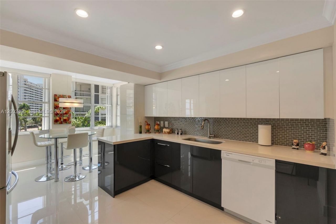 5660 Collins Ave, Unit 4B, Miami Beach, FL 33140 Photo