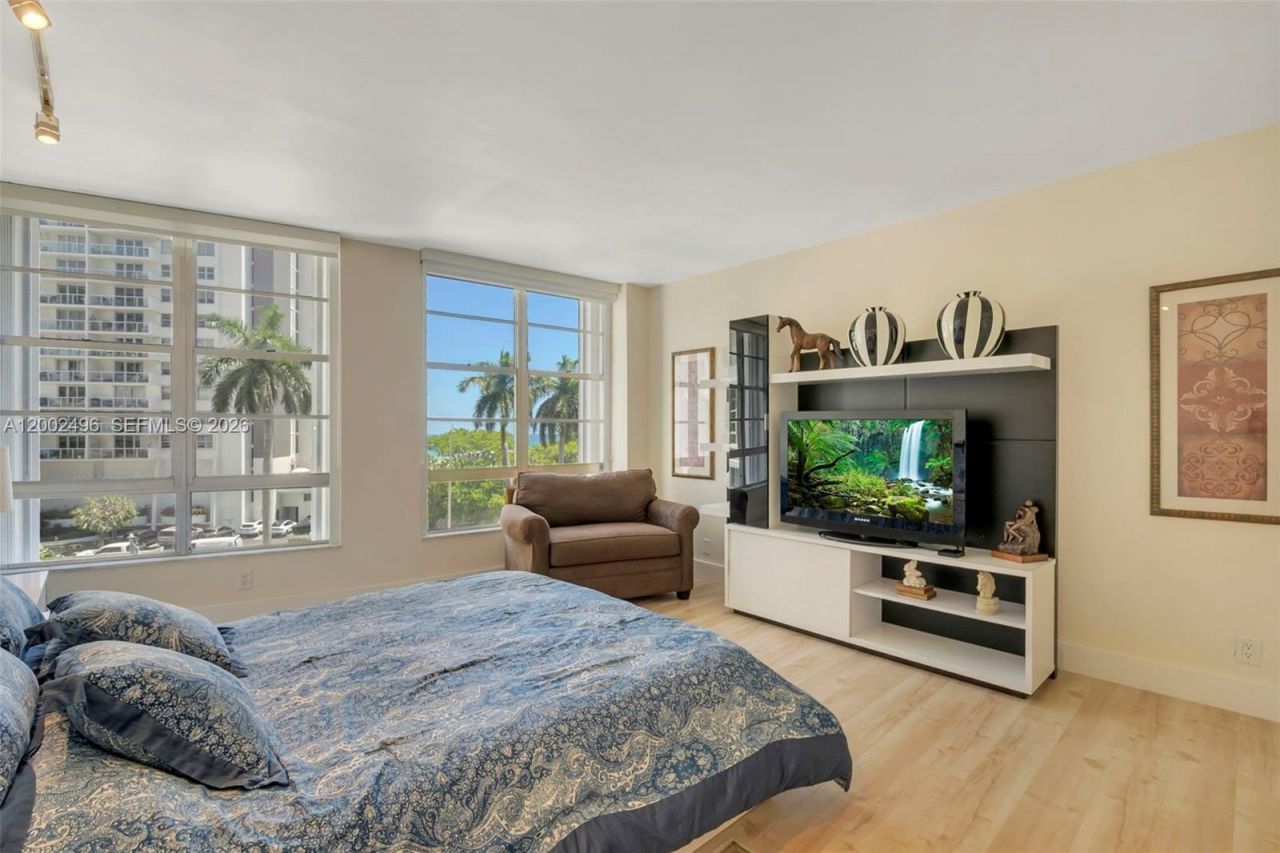 5660 Collins Ave, Unit 4B, Miami Beach, FL 33140 Photo