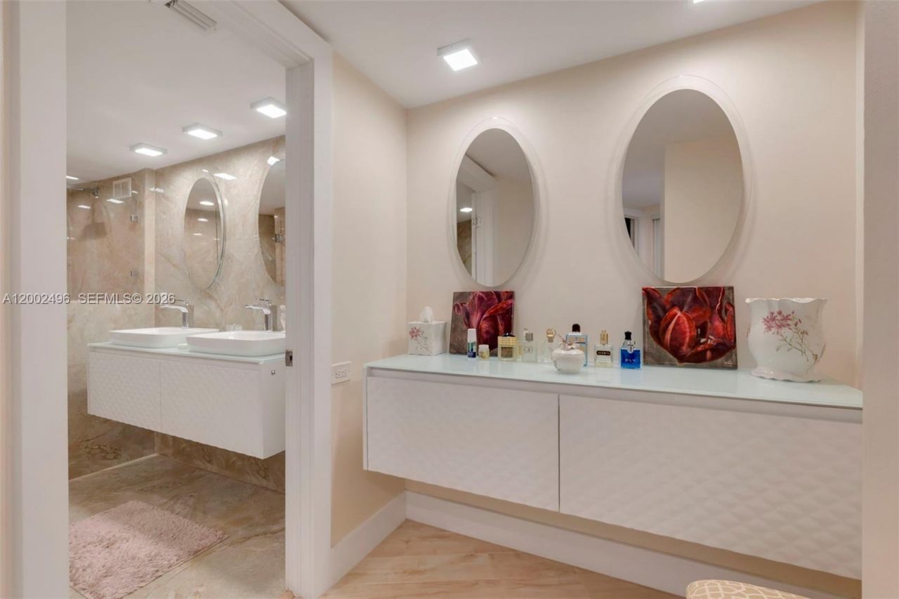 5660 Collins Ave, Unit 4B, Miami Beach, FL 33140 Photo