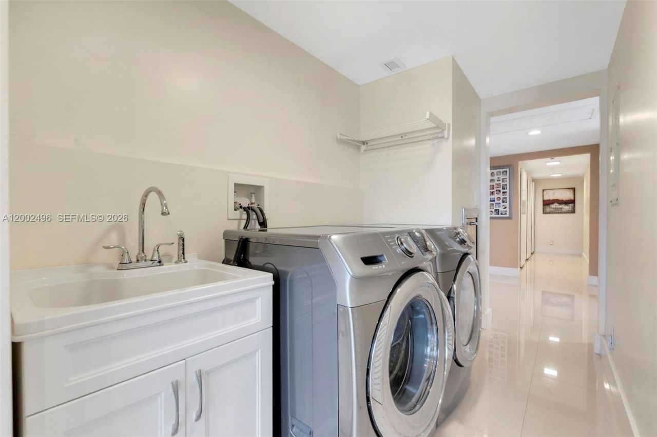 5660 Collins Ave, Unit 4B, Miami Beach, FL 33140 Photo