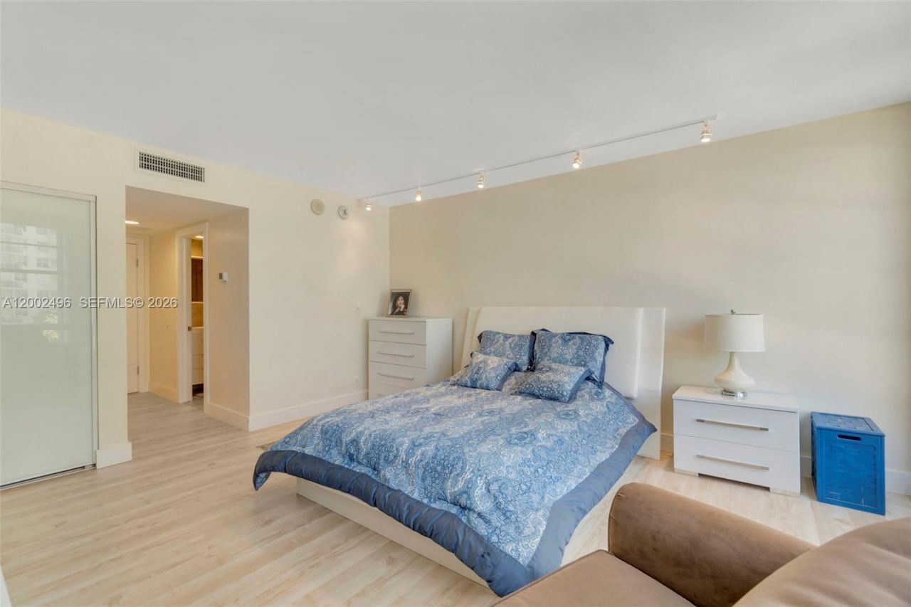 5660 Collins Ave, Unit 4B, Miami Beach, FL 33140 Photo