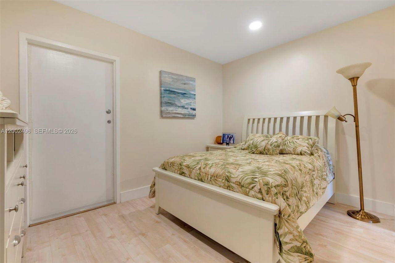 5660 Collins Ave, Unit 4B, Miami Beach, FL 33140 Photo