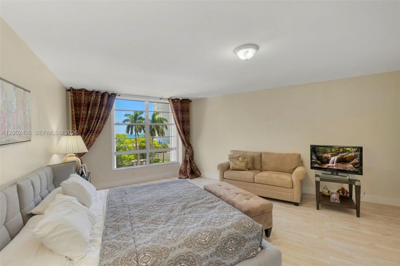 5660 Collins Ave, Unit 4B, Miami Beach, FL 33140 Photo