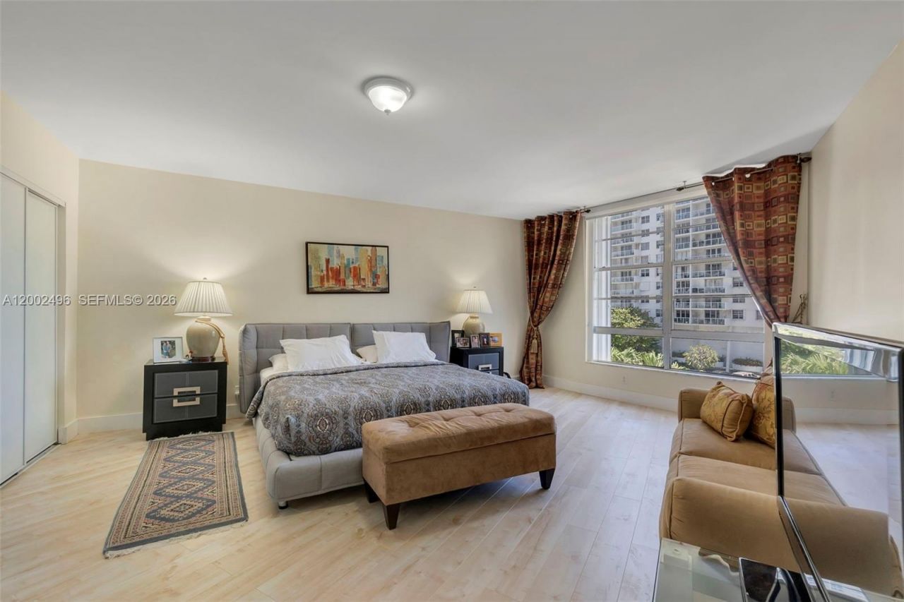 5660 Collins Ave, Unit 4B, Miami Beach, FL 33140 Photo