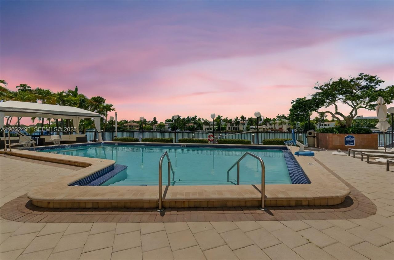 5660 Collins Ave, Unit 4B, Miami Beach, FL 33140 Photo