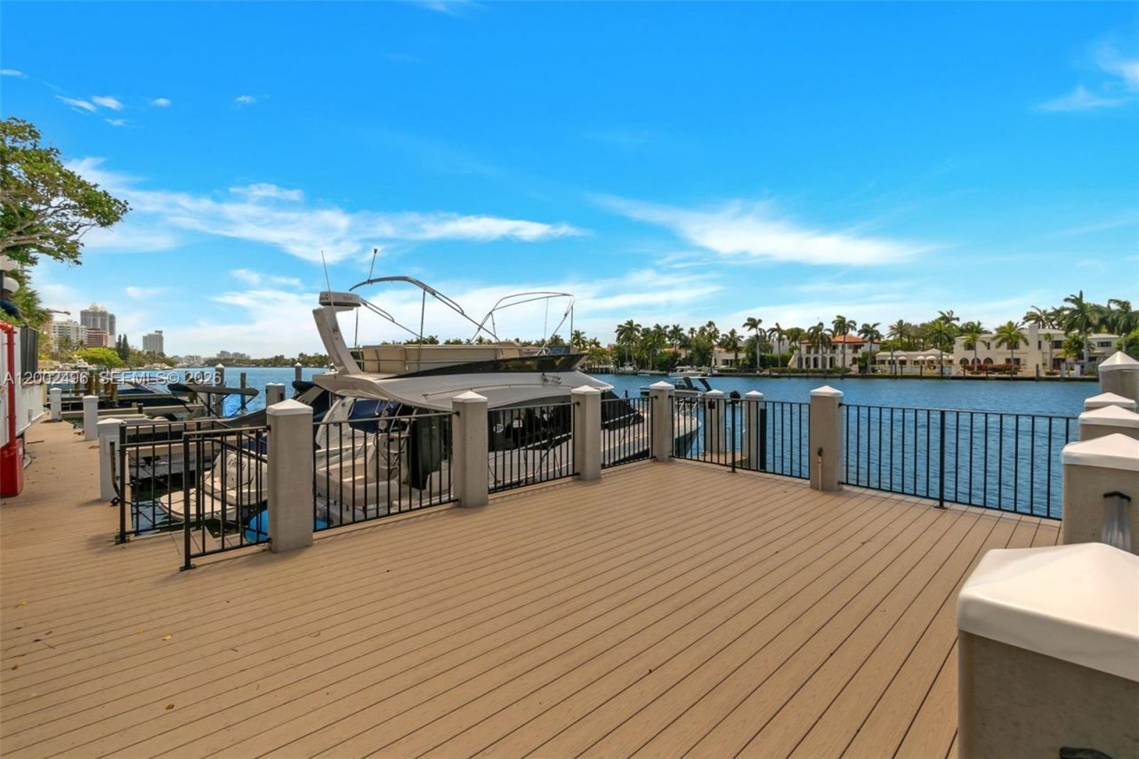 5660 Collins Ave, Unit 4B, Miami Beach, FL 33140 Photo