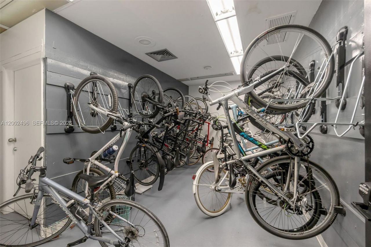 5660 Collins Ave, Unit 4B, Miami Beach, FL 33140 Photo