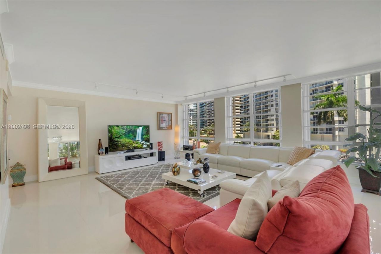 5660 Collins Ave, Unit 4B, Miami Beach, FL 33140 Photo