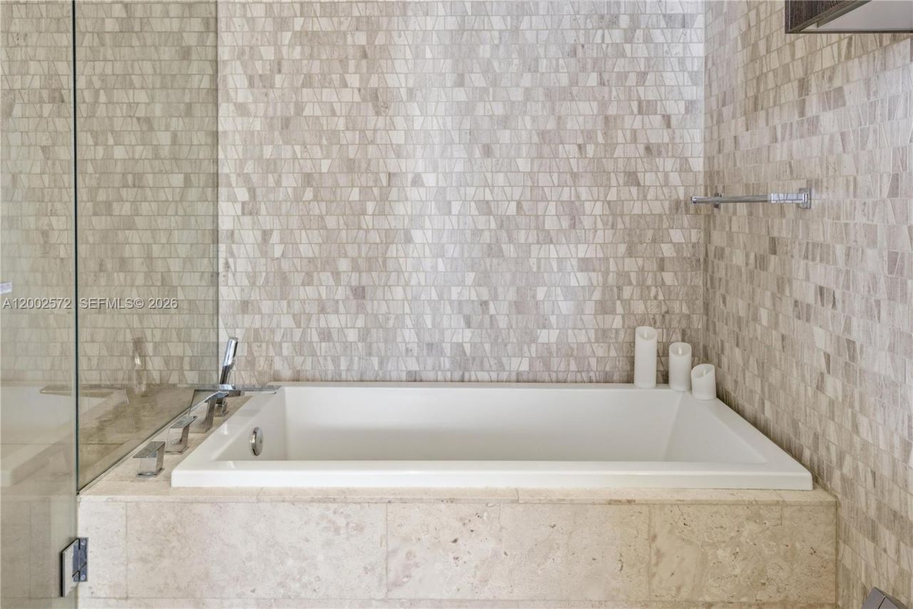 68 SE 6th St, Unit 1106, Miami, FL 33131 Photo