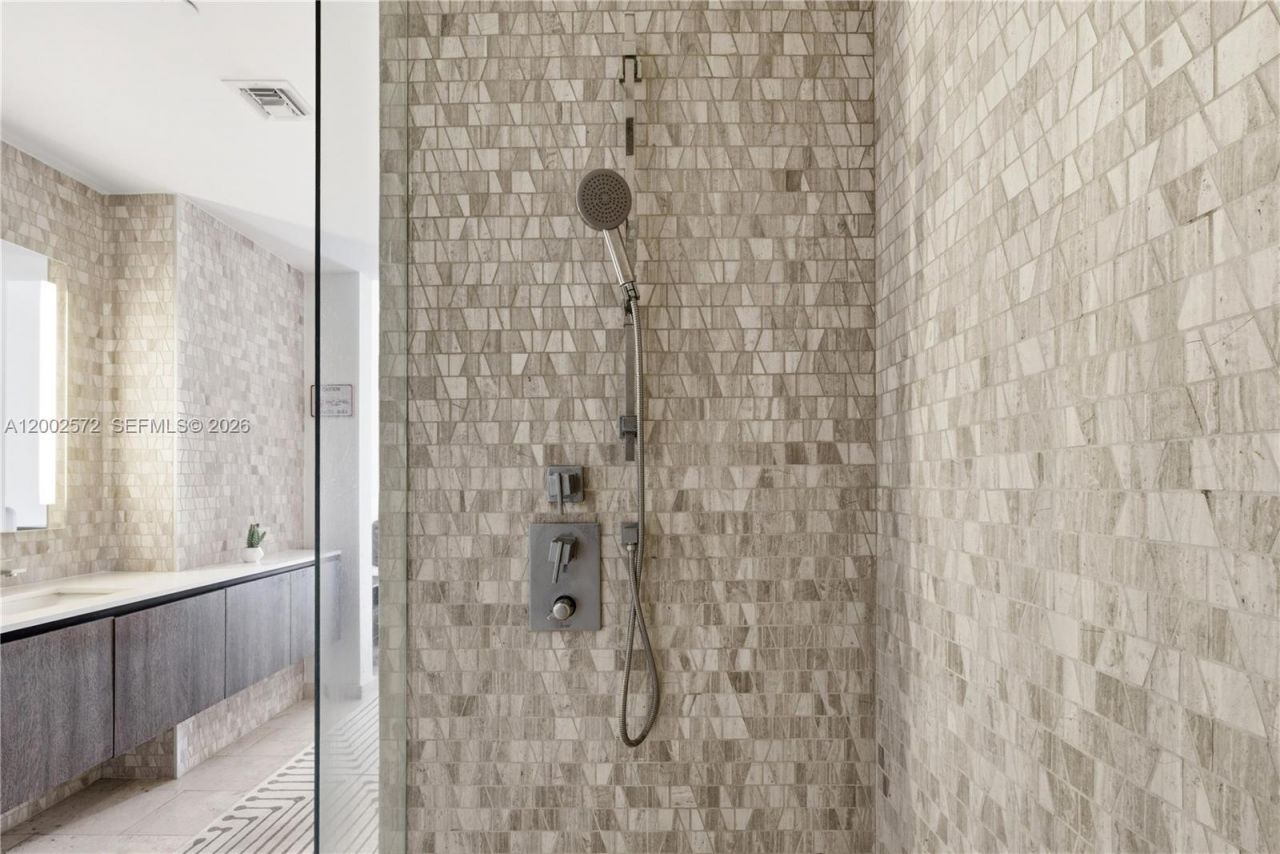 68 SE 6th St, Unit 1106, Miami, FL 33131 Photo