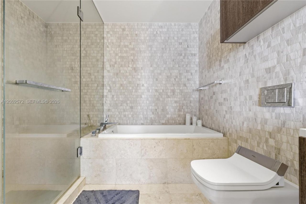 68 SE 6th St, Unit 1106, Miami, FL 33131 Photo