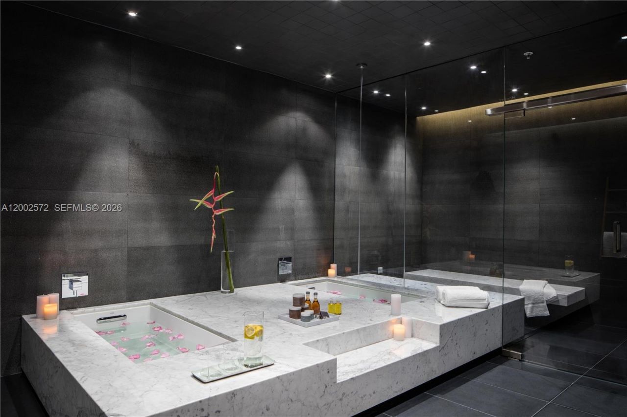 68 SE 6th St, Unit 1106, Miami, FL 33131 Photo