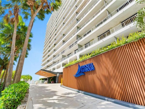 200 SE 15th Rd, Unit 3F, Miami, FL 33129