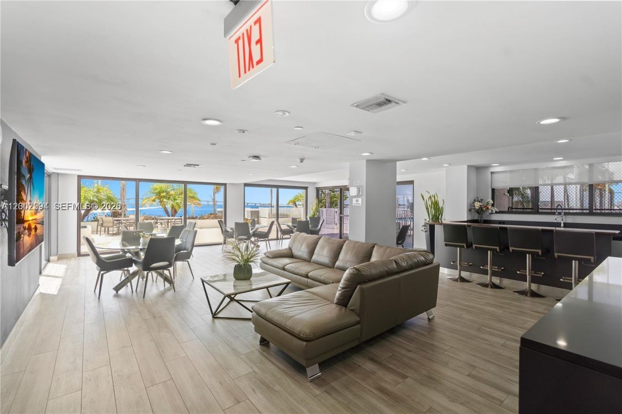 200 SE 15th Rd, Unit 3F, Miami, FL 33129 Photo