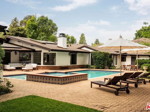 4860 Vanalden Avenue, Tarzana, CA 91356