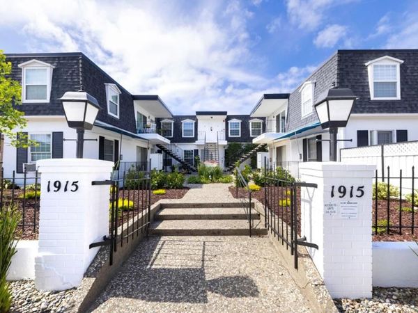 1915 Mount Vernon Court, Unit 15, Mountain View, CA 94040