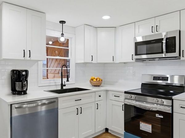 16 Bagley Rd, Holbrook, MA 02343