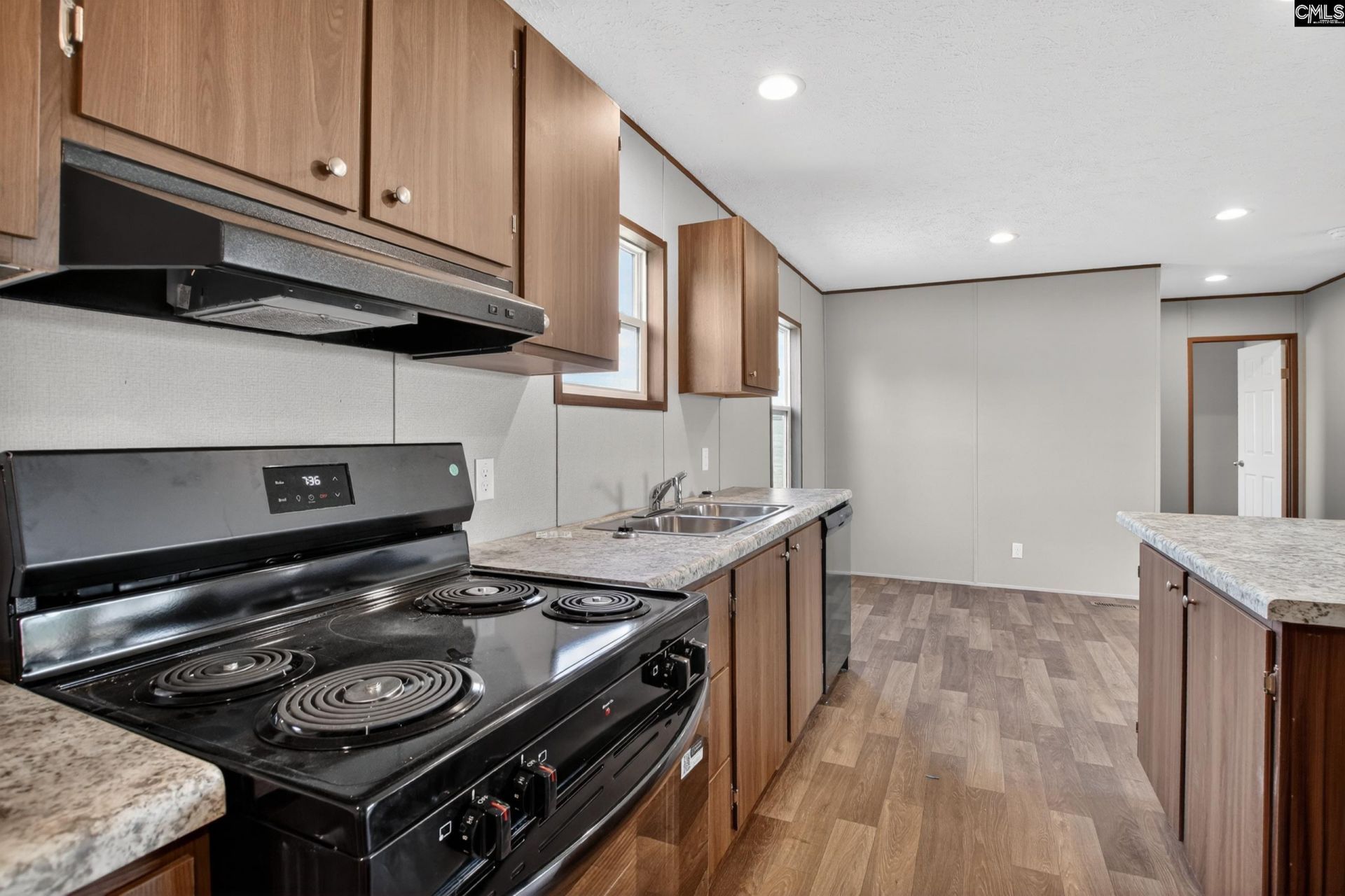 1068 Preference Road  Photo 11