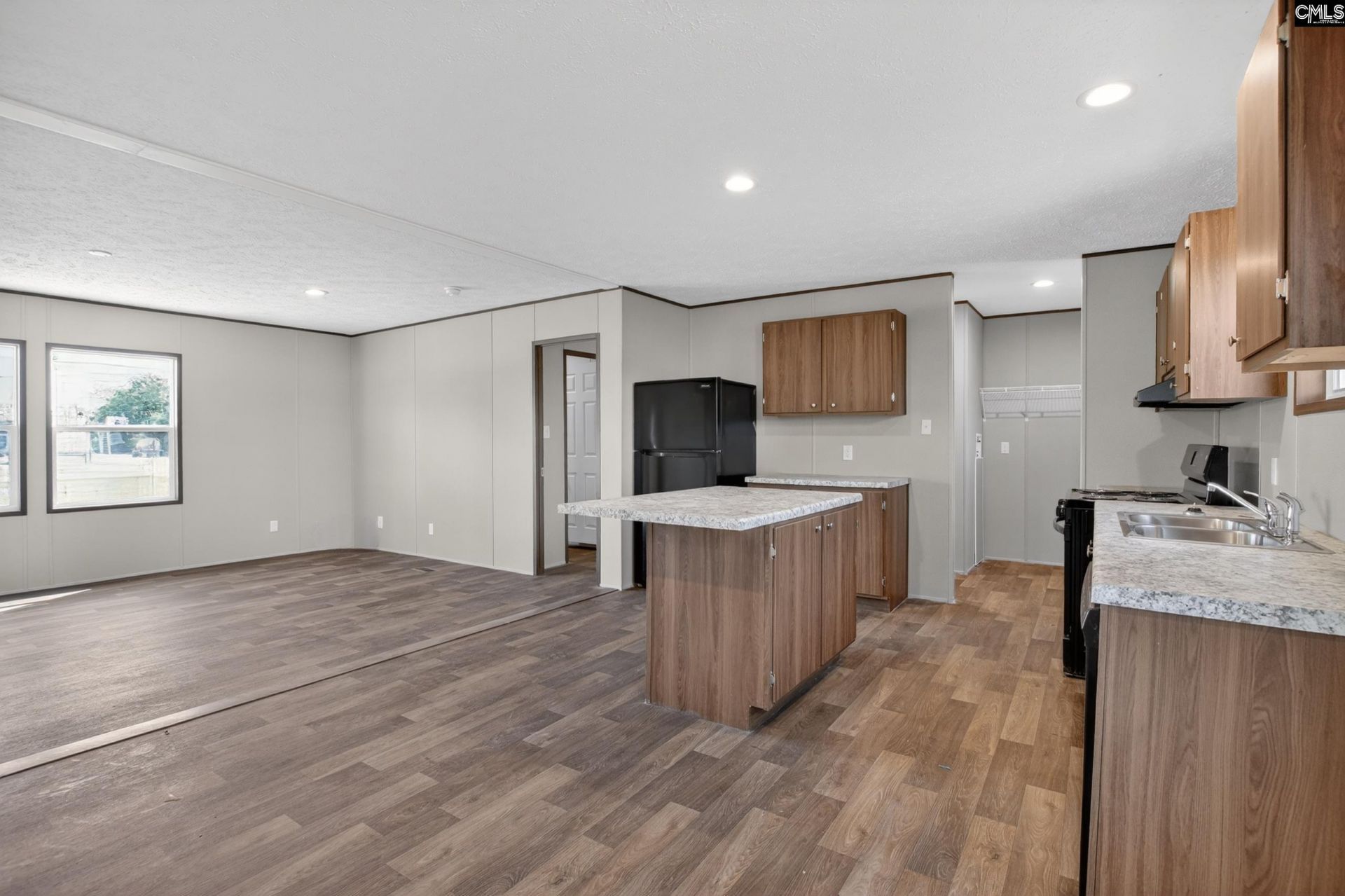 1068 Preference Road  Photo 12