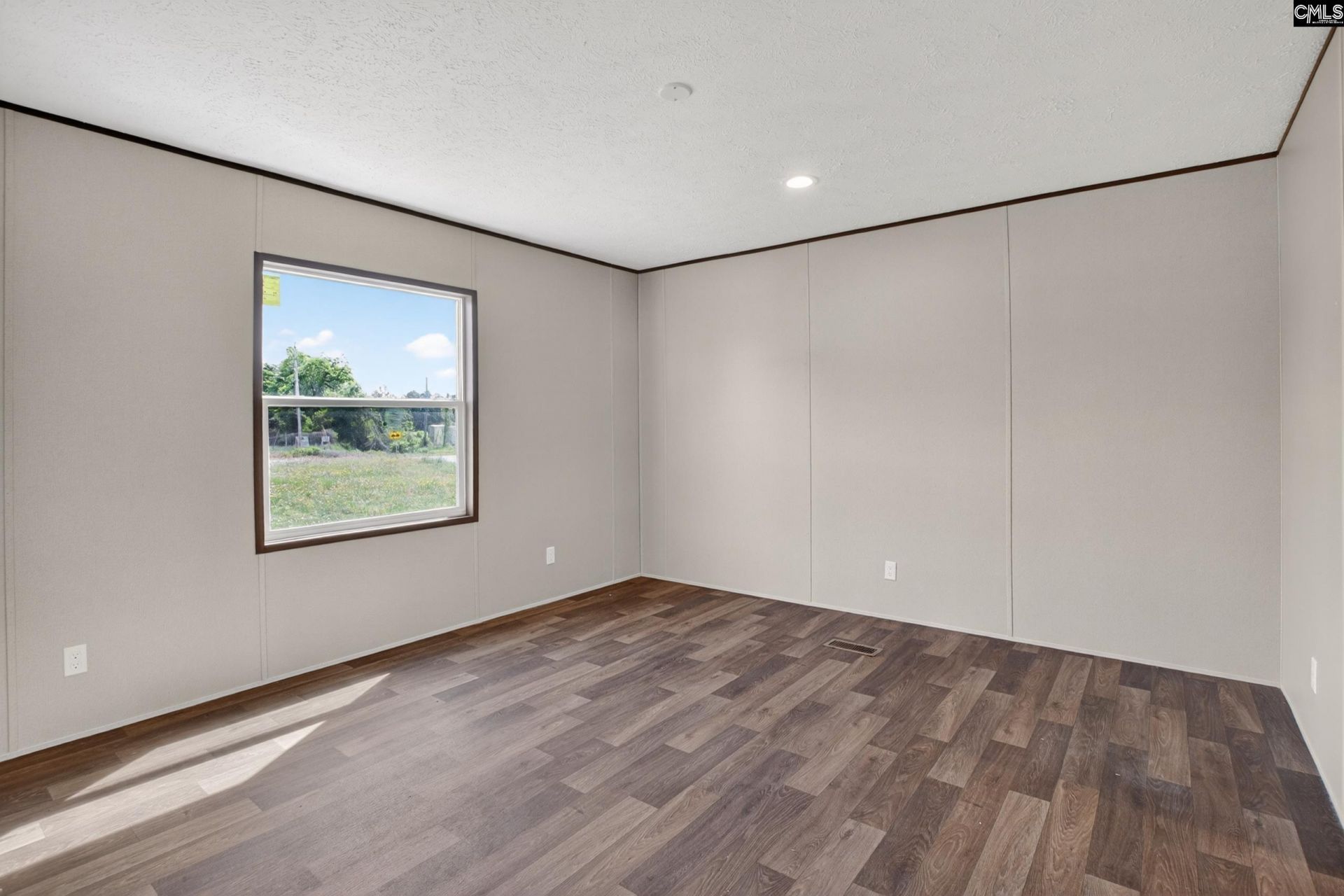 1068 Preference Road  Photo 18