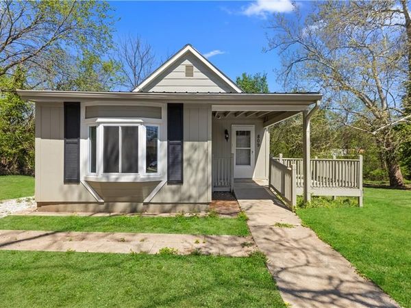 809 Seneca Street, Leavenworth, KS 66048