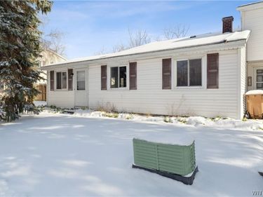 32 Pebble Creek Drive, Buffalo, NY 14227