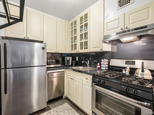 33 Barker Avenue, Unit 2J, White Plains, NY 10601