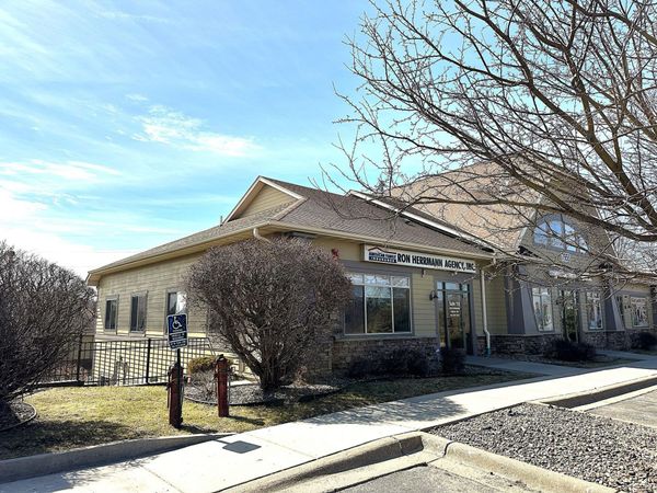 7955 Stone Creek Drive , Chanhassen, MN 55317