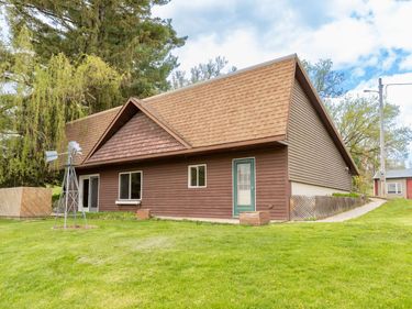 33704 County 25 N, Peterson, MN 55962