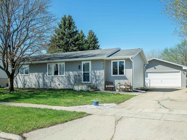 4754 Edgebrook Drive, Waterloo, IA 50701