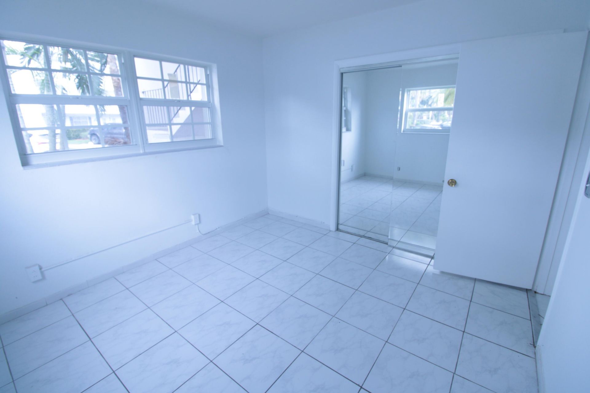 465 Paradise Isle Boulevard, Unit 110, Hallandale Beach, FL 33009 Photo