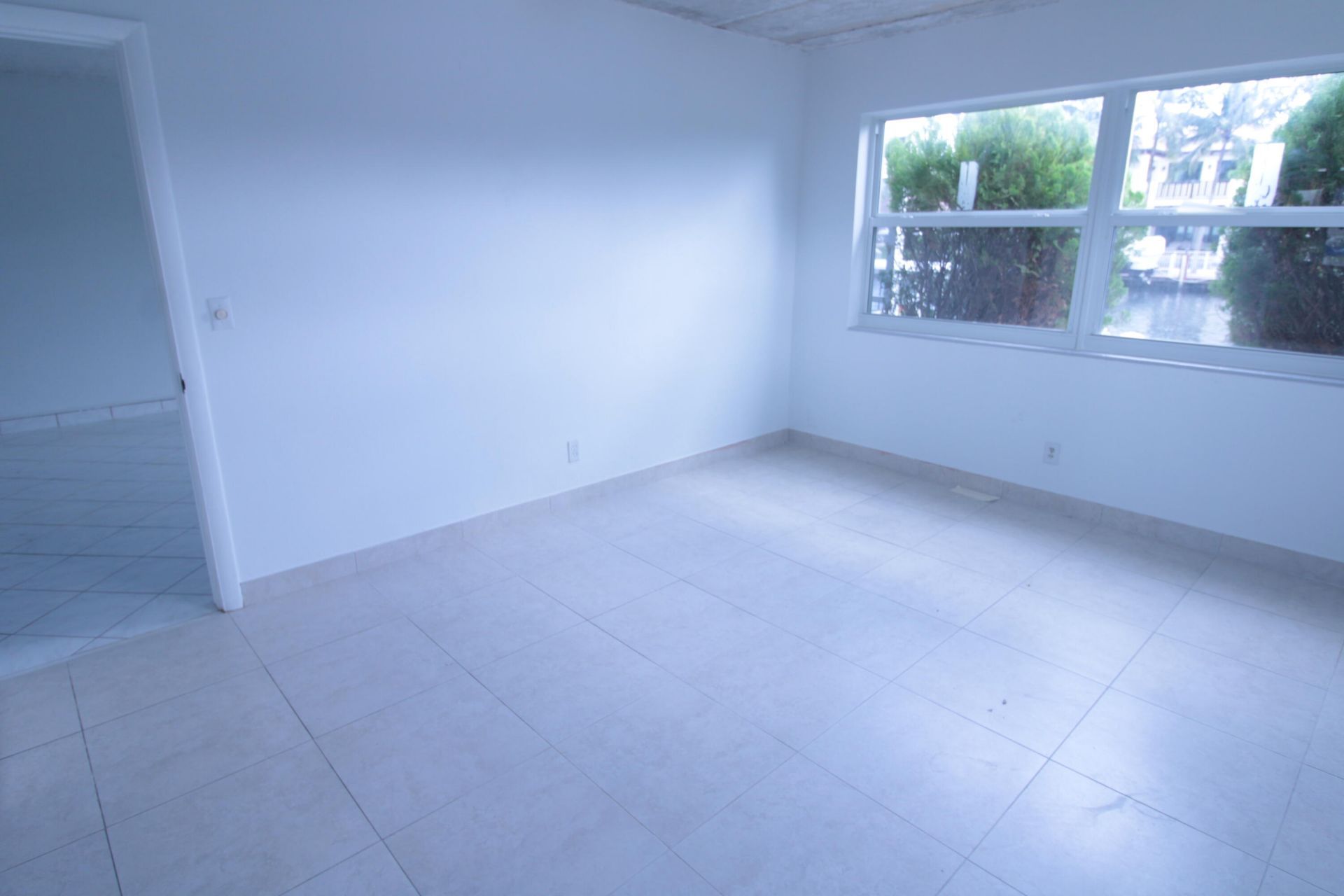 465 Paradise Isle Boulevard, Unit 110, Hallandale Beach, FL 33009 Photo
