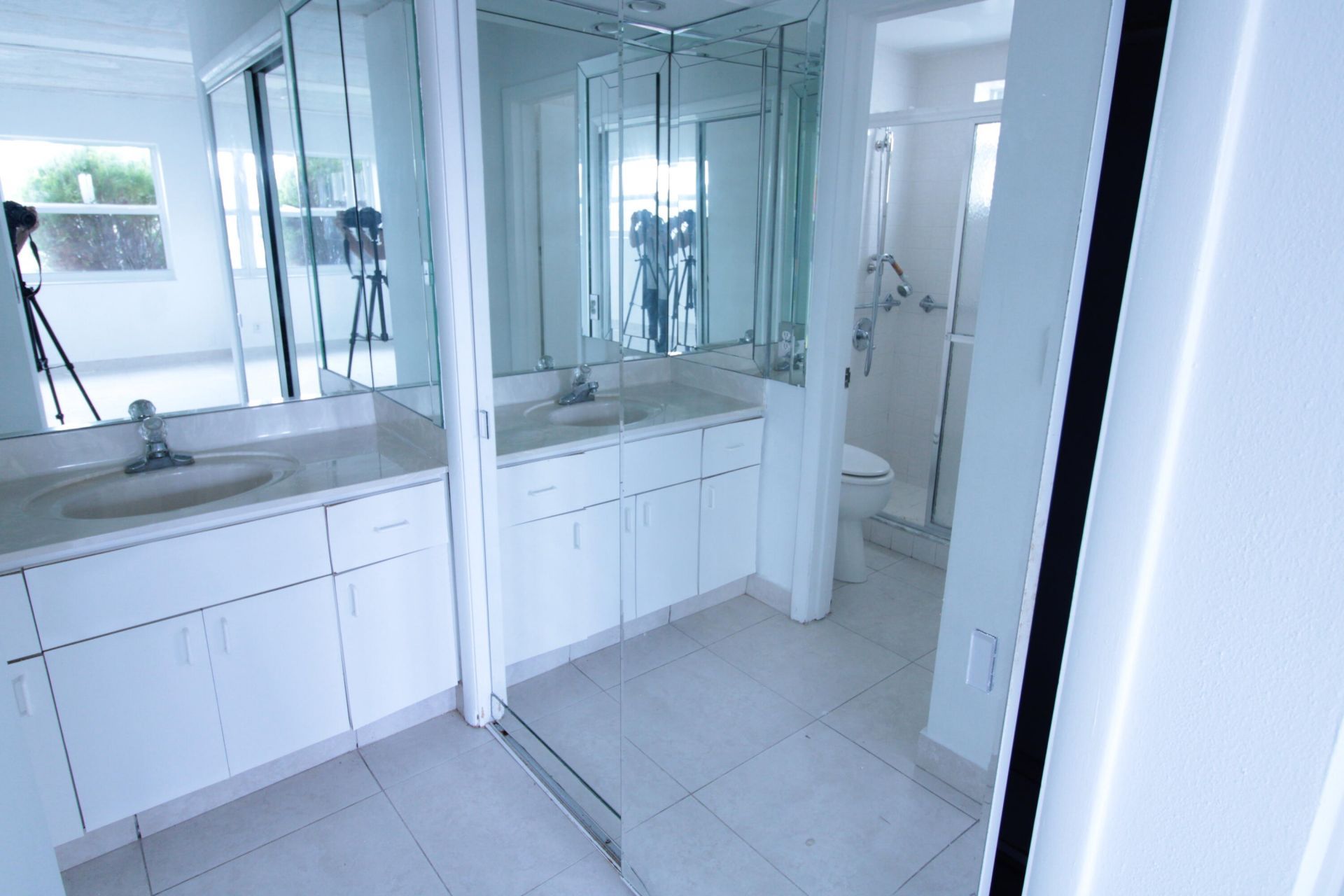 465 Paradise Isle Boulevard, Unit 110, Hallandale Beach, FL 33009 Photo