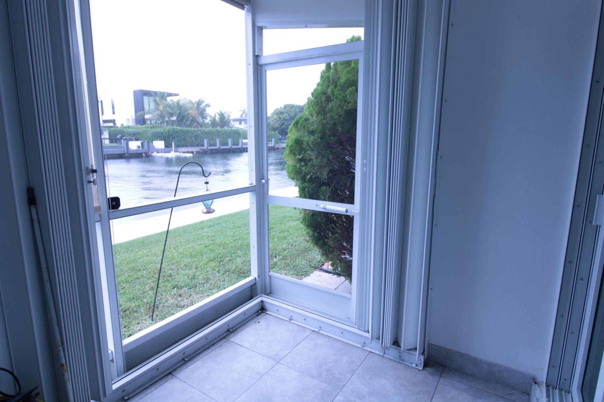 465 Paradise Isle Boulevard, Unit 110, Hallandale Beach, FL 33009 Photo