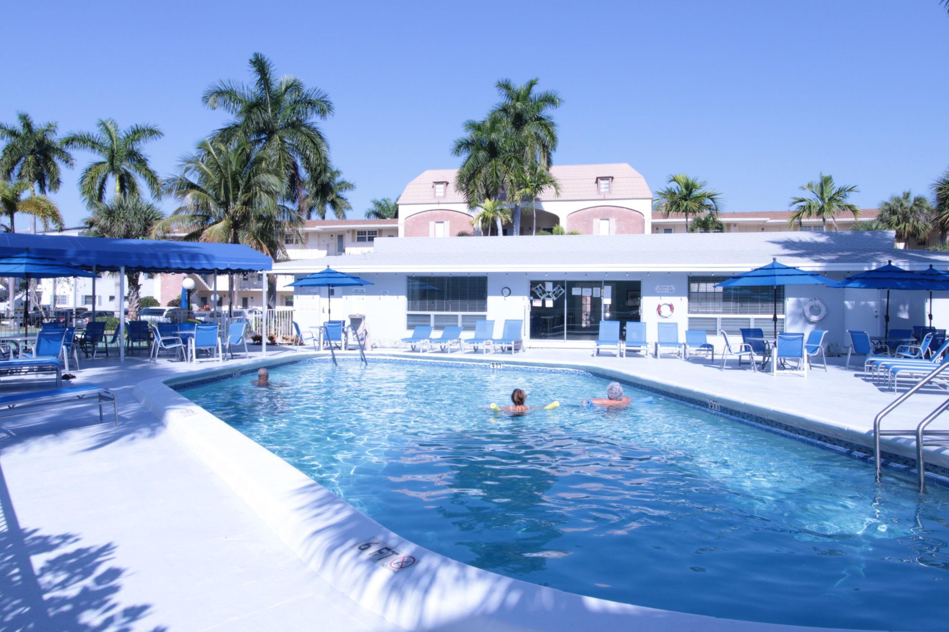 465 Paradise Isle Boulevard, Unit 110, Hallandale Beach, FL 33009 Photo