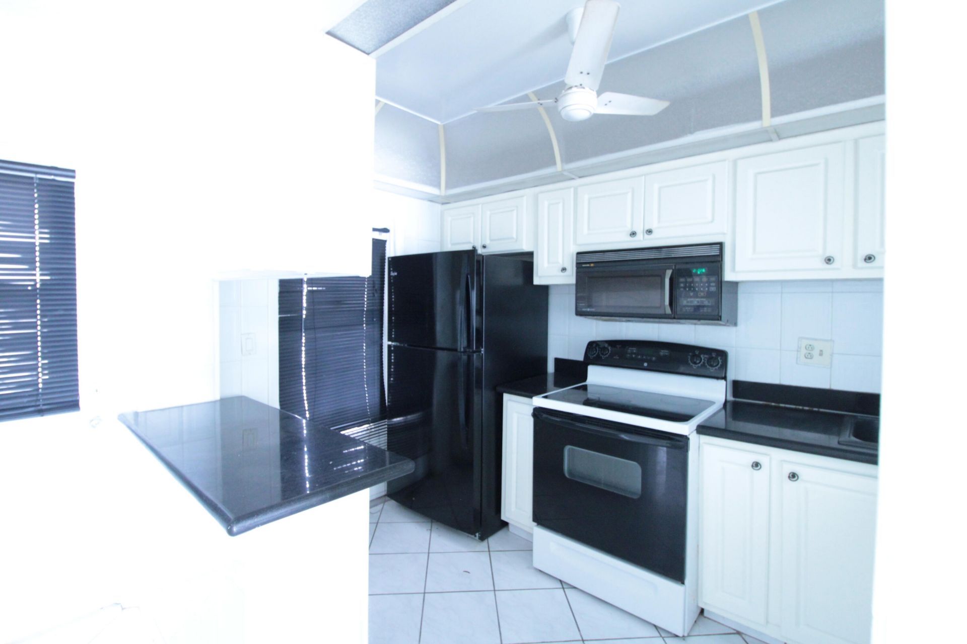 465 Paradise Isle Boulevard, Unit 110, Hallandale Beach, FL 33009 Photo