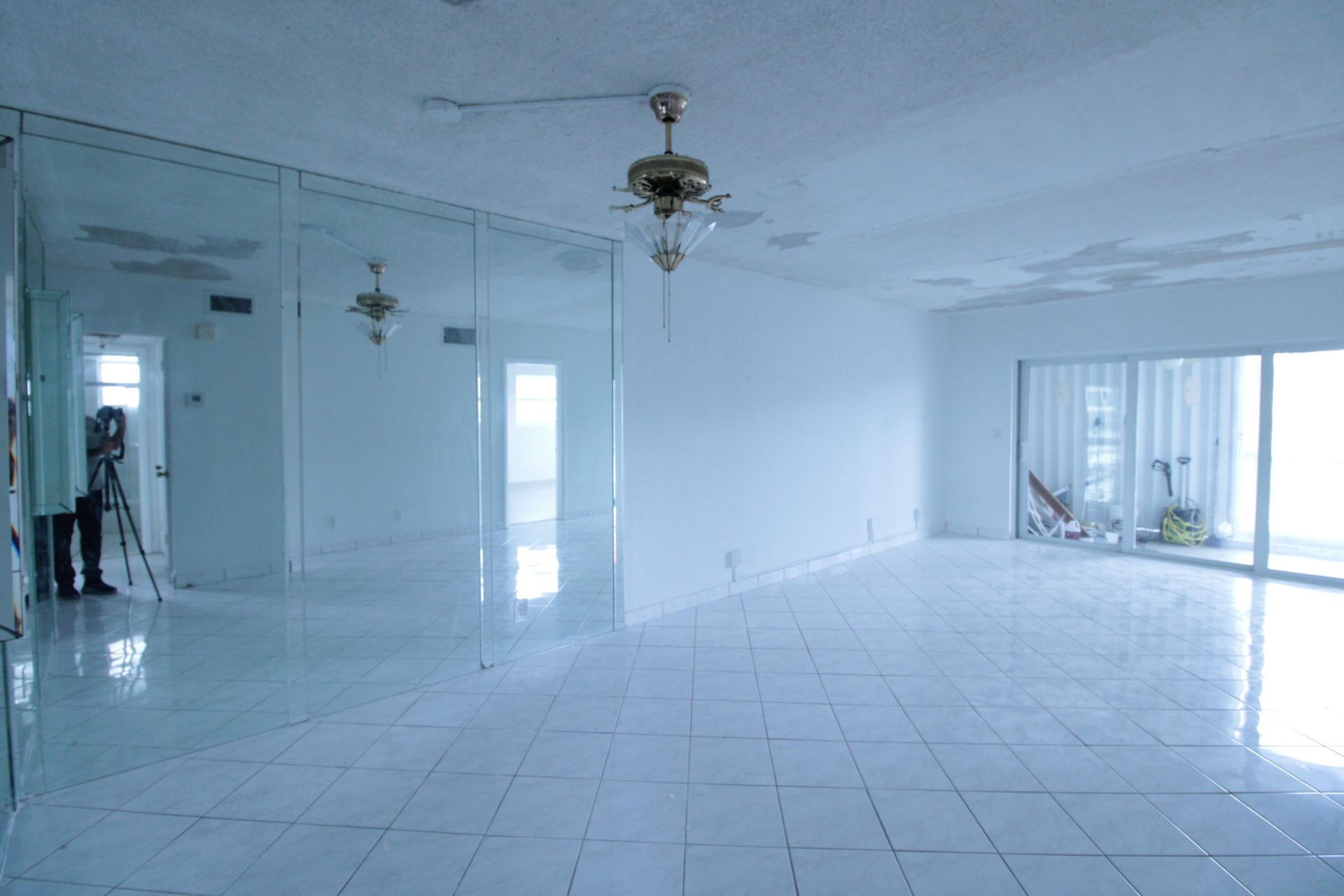 465 Paradise Isle Boulevard, Unit 110, Hallandale Beach, FL 33009 Photo