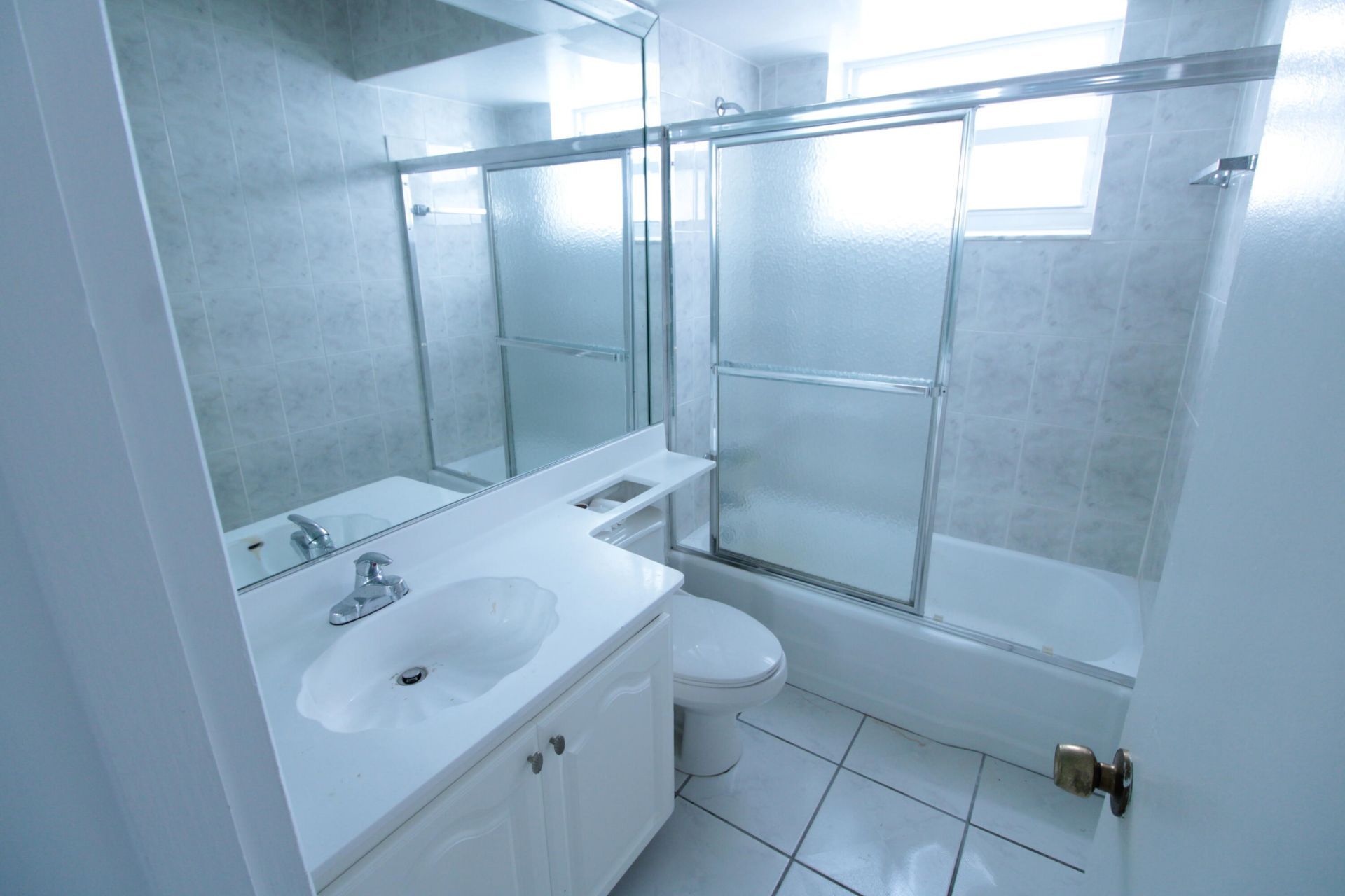 465 Paradise Isle Boulevard, Unit 110, Hallandale Beach, FL 33009 Photo