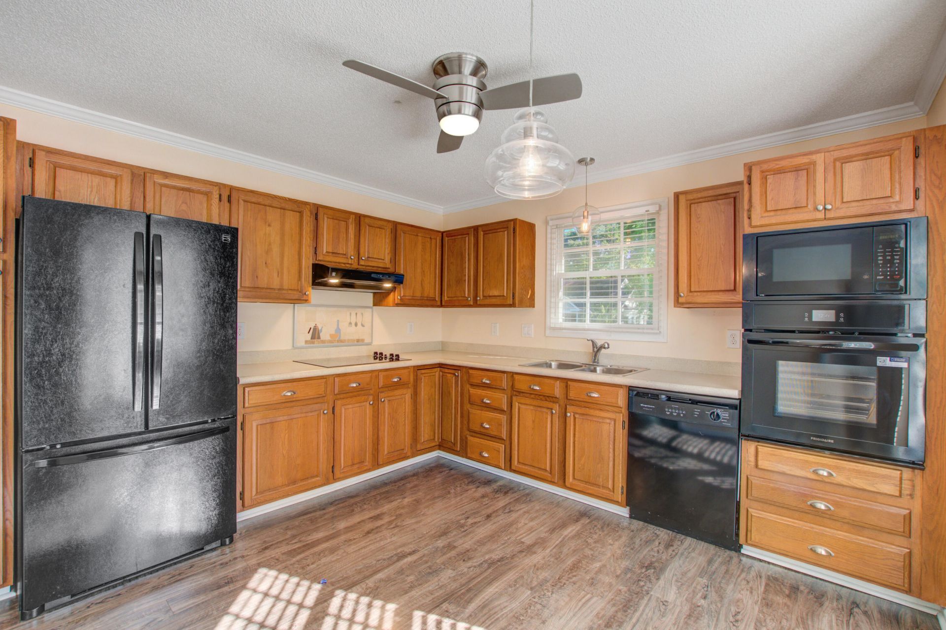 2417 Hansard Drive Photo 13