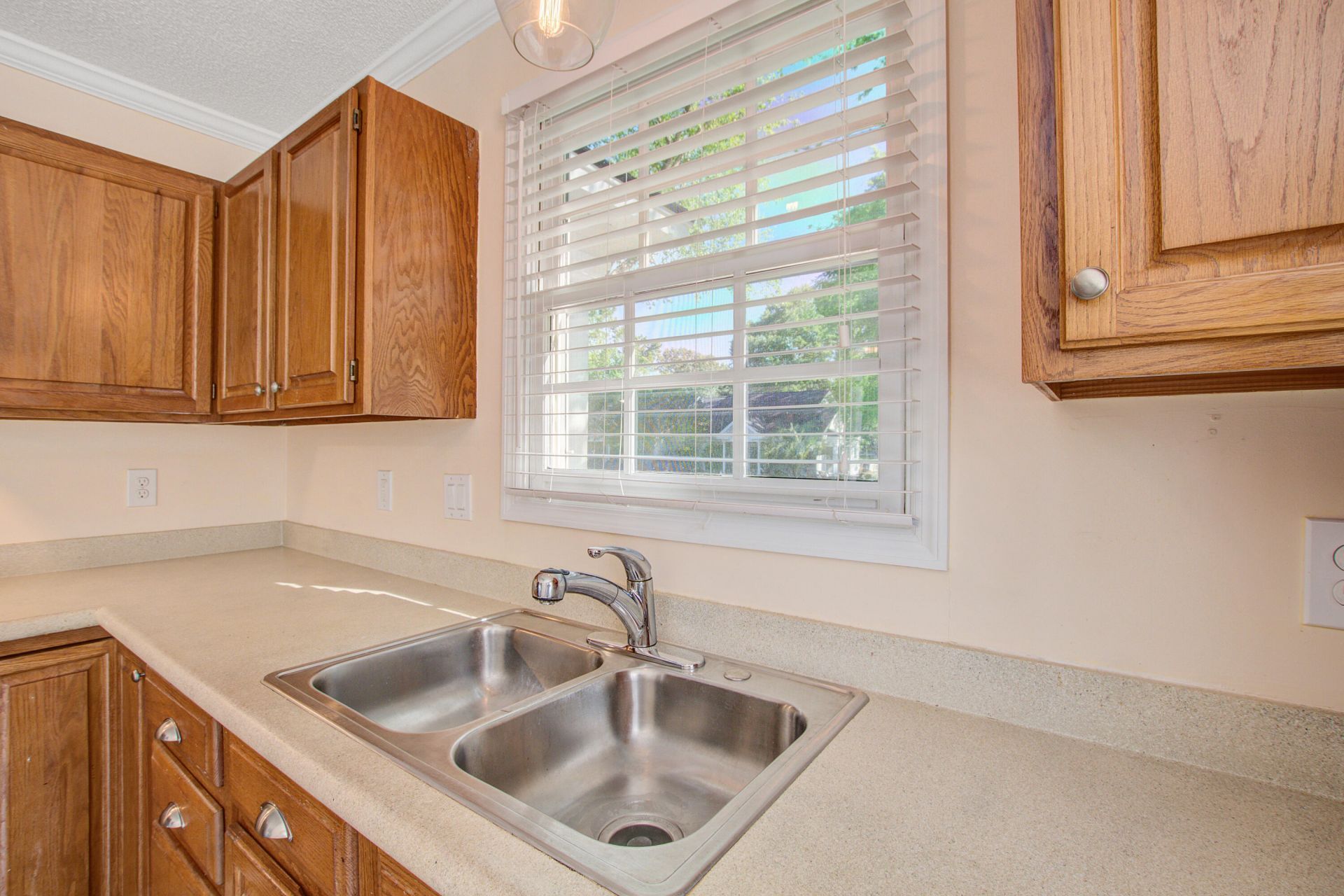 2417 Hansard Drive Photo 17