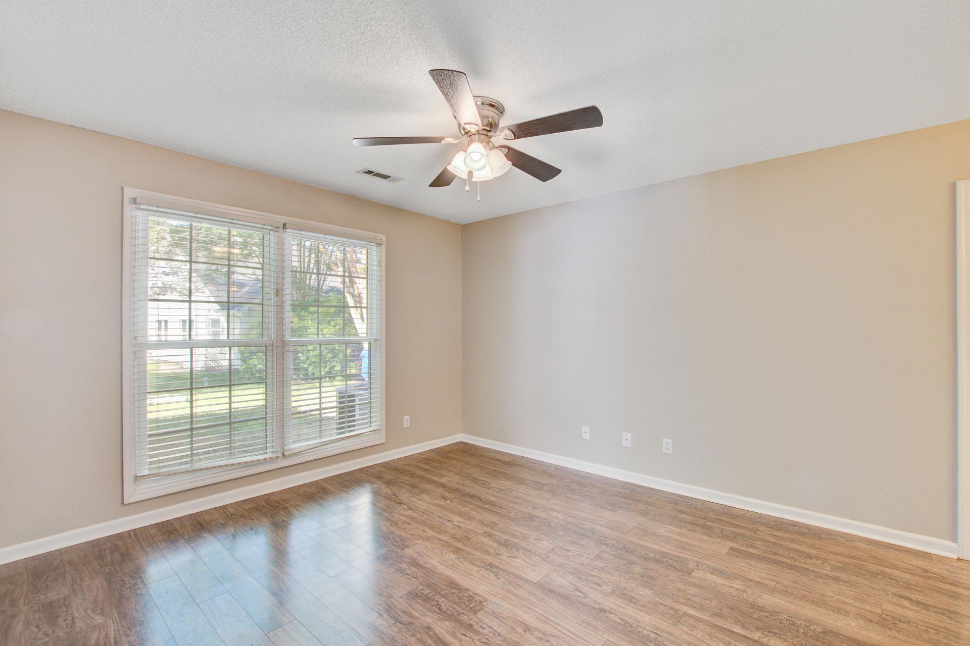 2417 Hansard Drive Photo 18