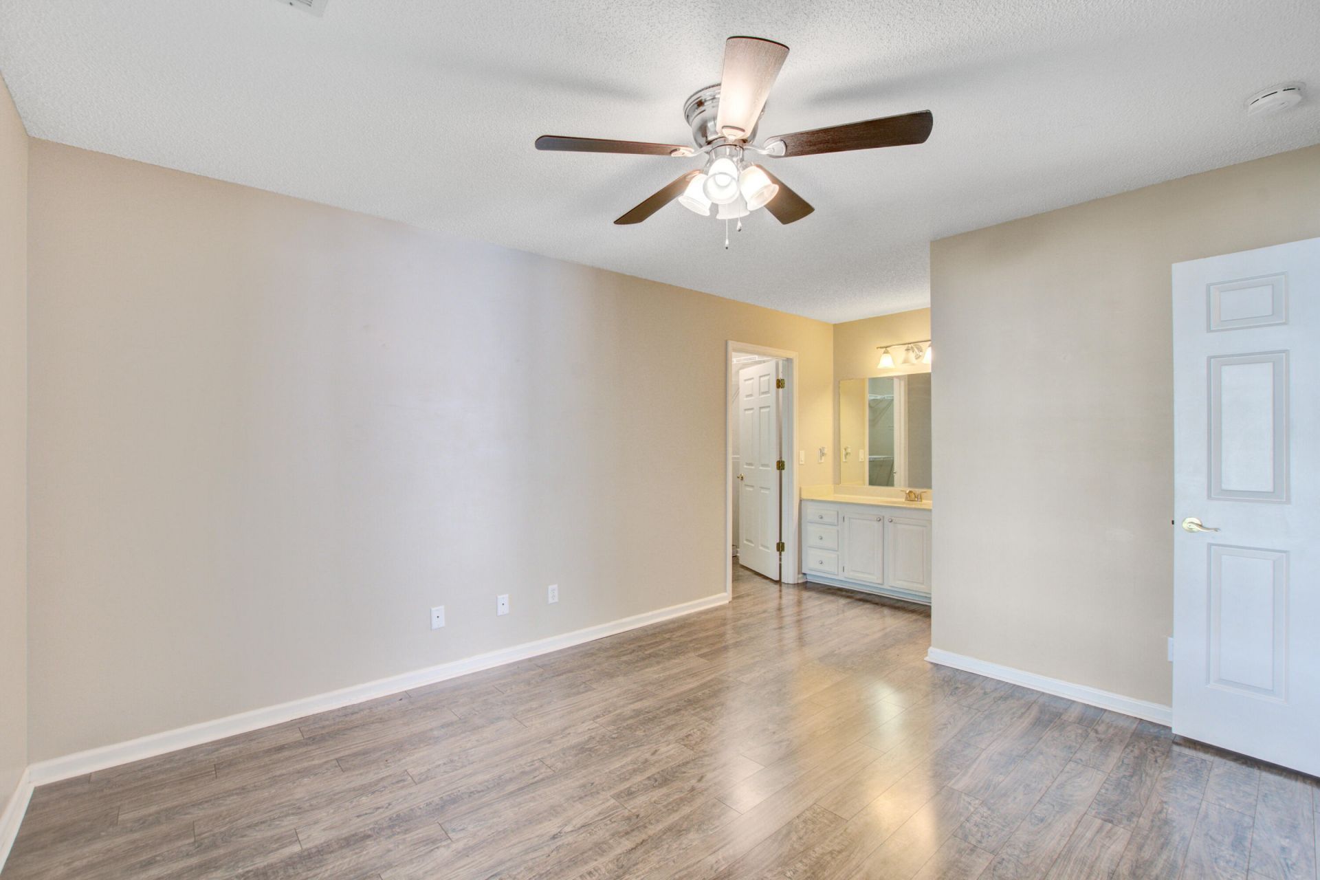 2417 Hansard Drive Photo 22