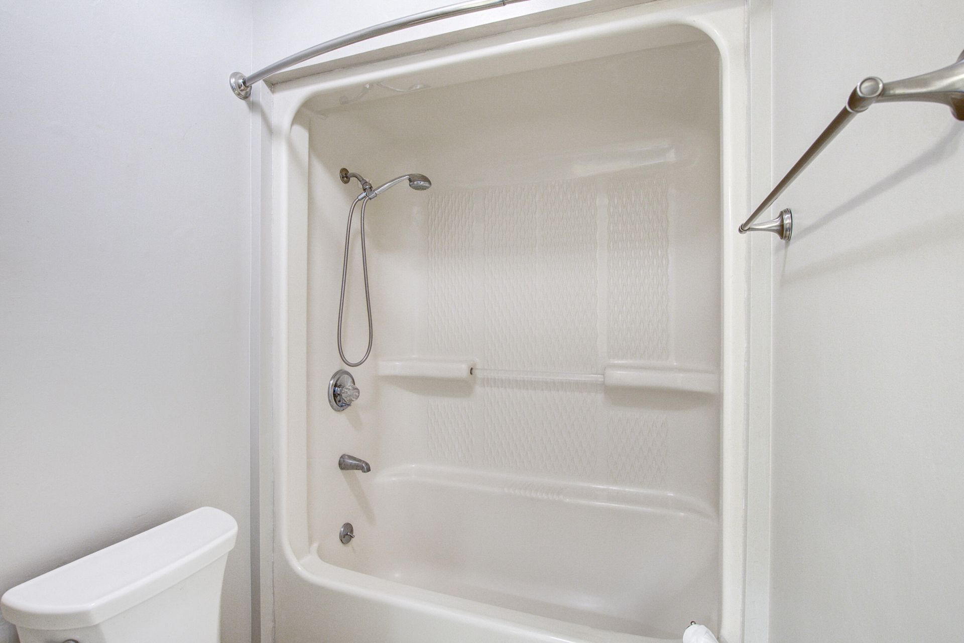 2417 Hansard Drive Photo 23